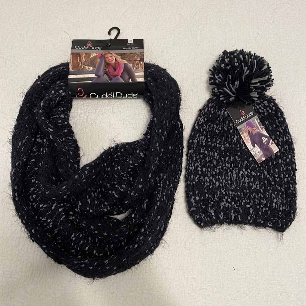 NWT Cuddl Duds Infinity Scarf and Hat